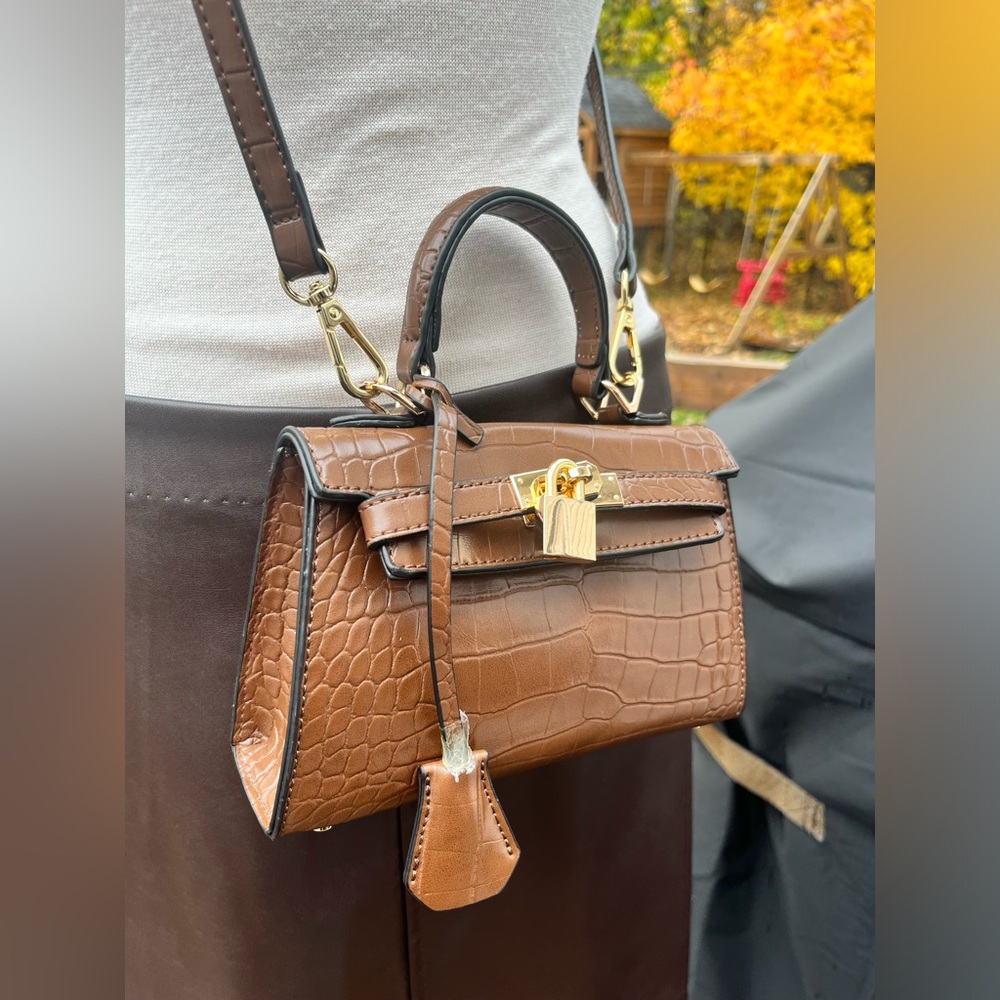 Elegant Brown Croc-Embossed Handbag